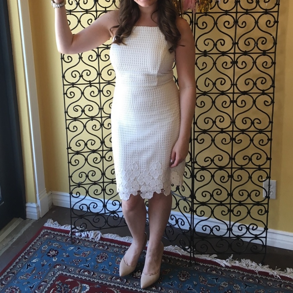 Guess crochet white petal trim sheath dress size 6